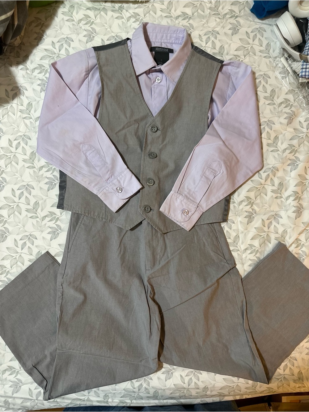 Kenneth Cole Reaction Grey Vest & Pants with Light Lavender Shirt
